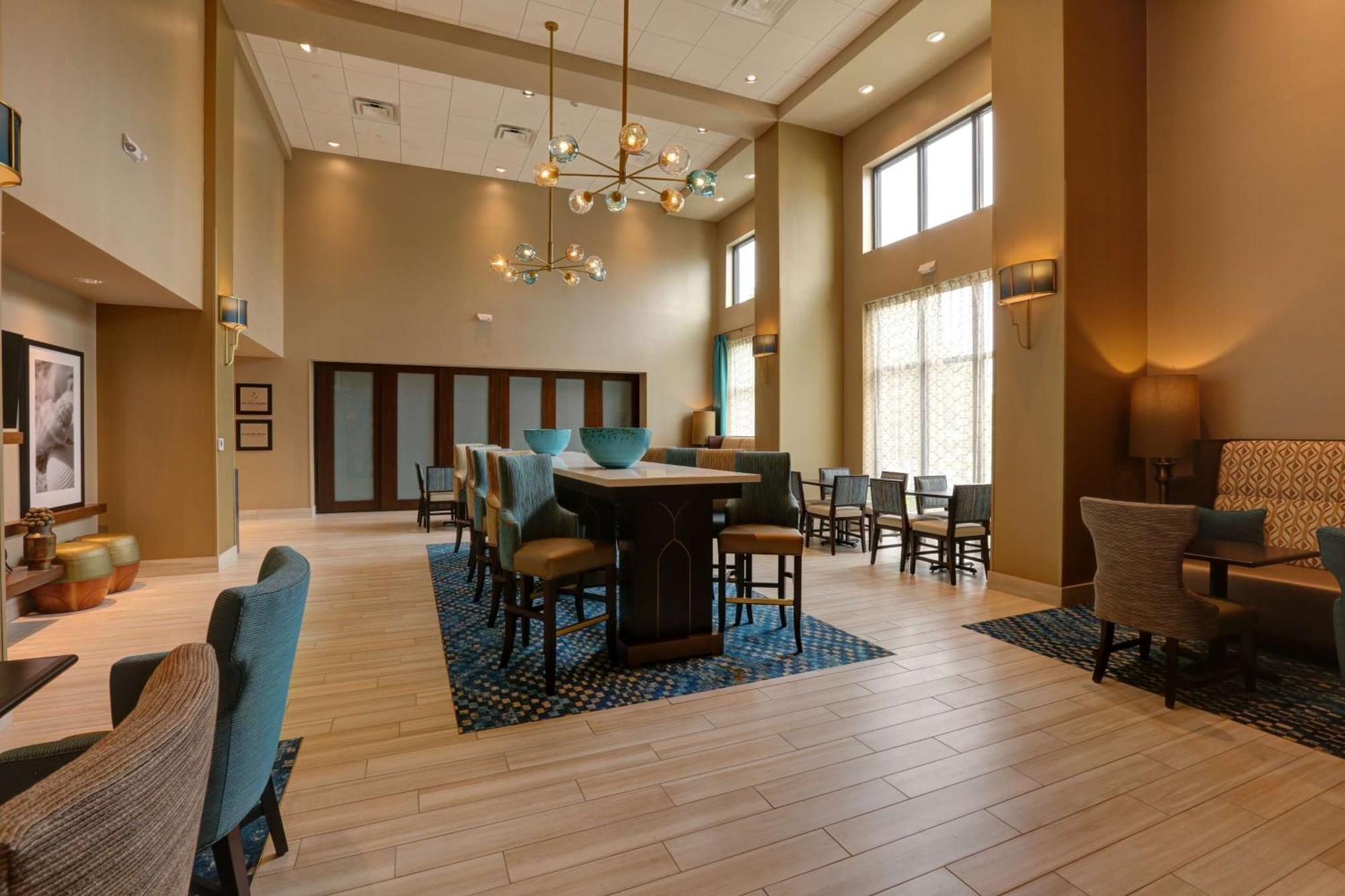 Hampton Inn & Suites By Hilton Tampa Busch Gardens Area Εξωτερικό φωτογραφία