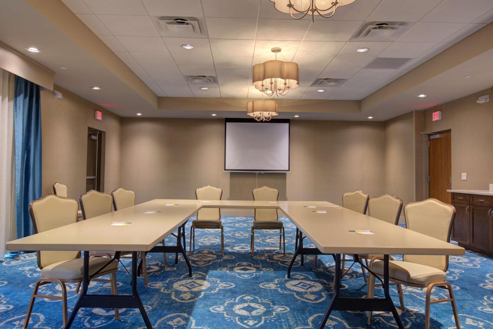 Hampton Inn & Suites By Hilton Tampa Busch Gardens Area Εξωτερικό φωτογραφία
