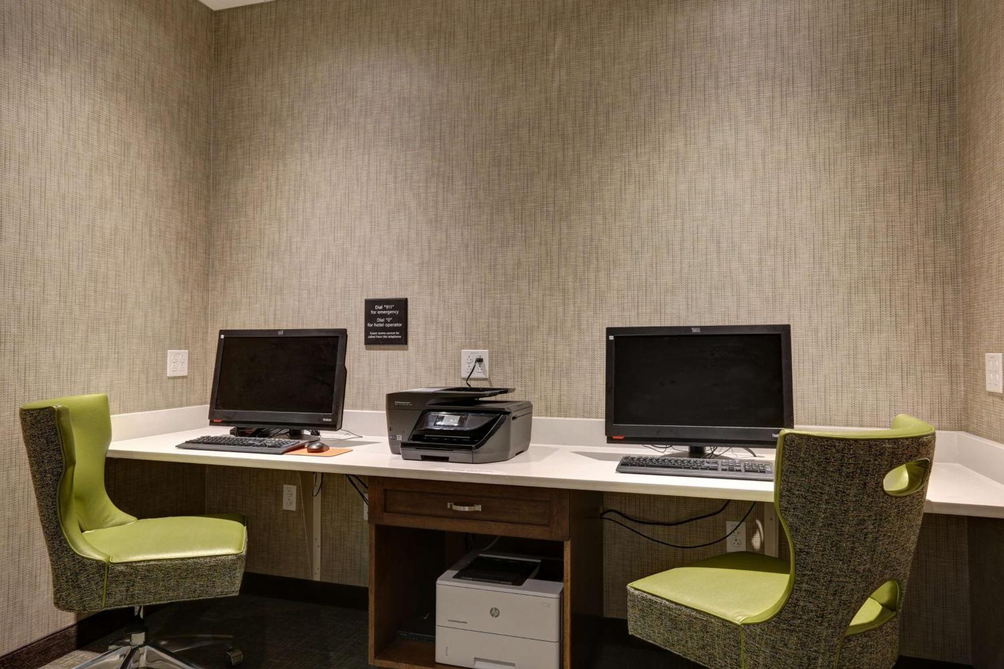 Hampton Inn & Suites By Hilton Tampa Busch Gardens Area Εξωτερικό φωτογραφία